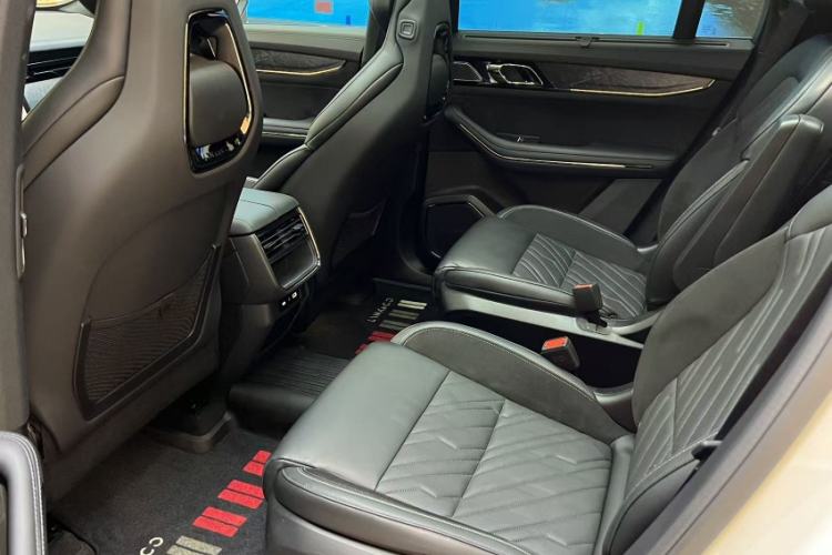 Used Lynk & Co 09 2021 2.0T Halo Six-Seater