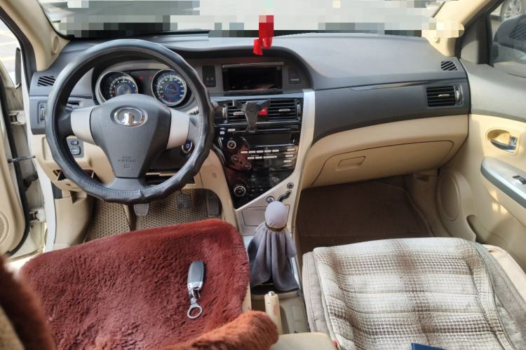 Used Great Wall C30 2013 1.5L Manual Comfort Model Center Console