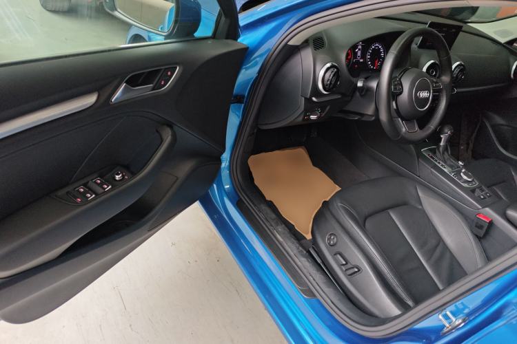 Used Audi A3 2016 Limousine 35 TFSI Style Edition Driver Seat