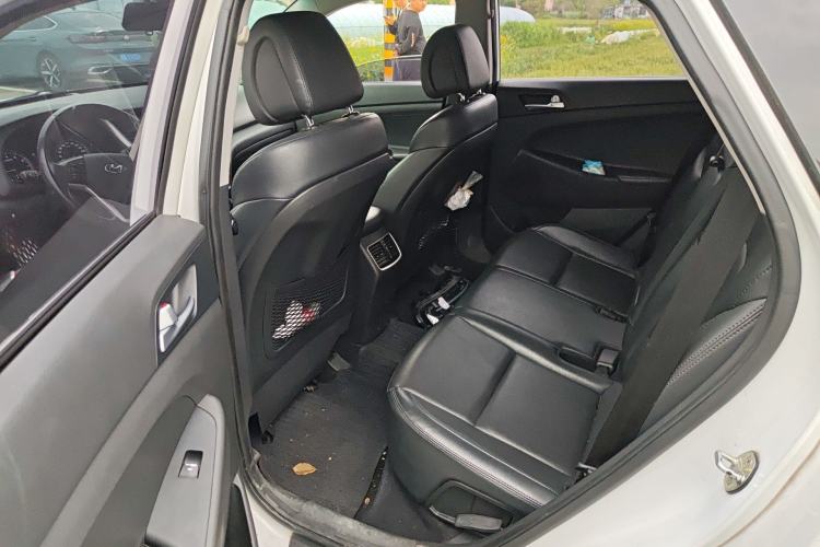 Used Hyundai Tucson 2018 1.6T Dual-Clutch Two-Wheel Drive 15th Anniversary Special Edition Left Rear Seat