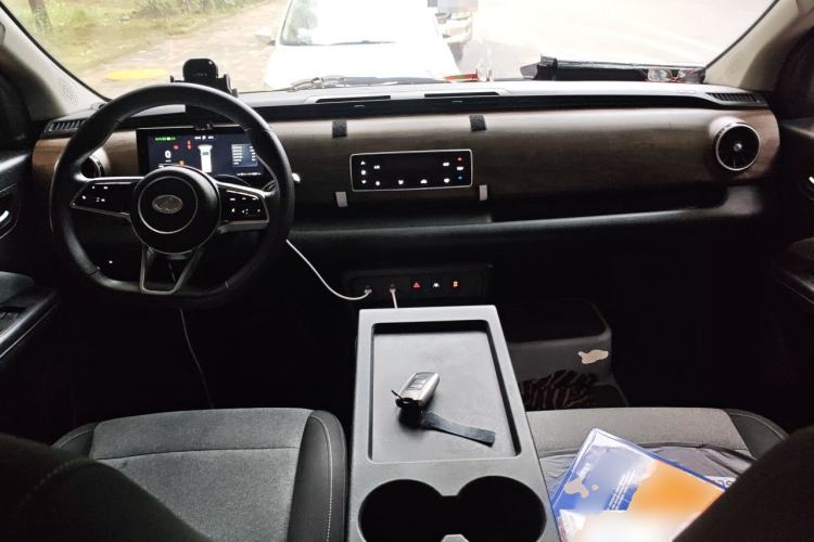Used Ruichi EC75 2025 Model Passenger Vehicle Smart Driving Ultra-Charging Edition, Pioneer Type I, 52.16 kWh
