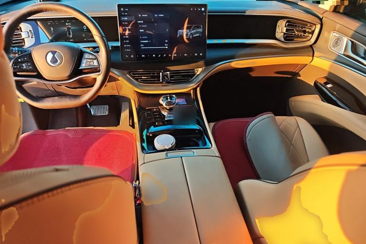 Used Denza D9 2024 DM-i 980 Four-Wheel Drive Prestige Model Center Console