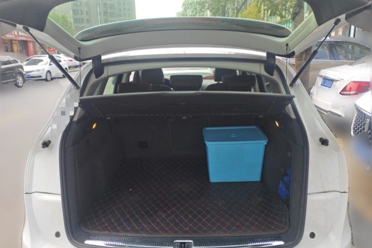 Used Audi Q5 2015 40 TFSI Comfort Model Trunk