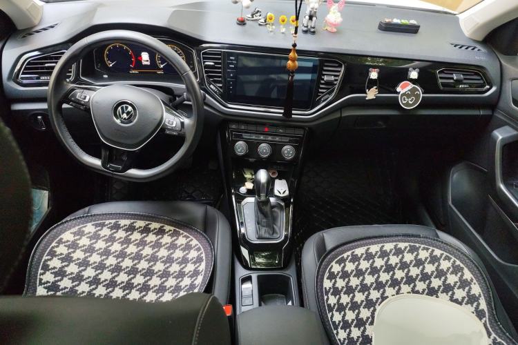 Used Volkswagen T-ROC 2022 280TSI DSG Two-Wheel Drive Comfort PLUS Interior 2