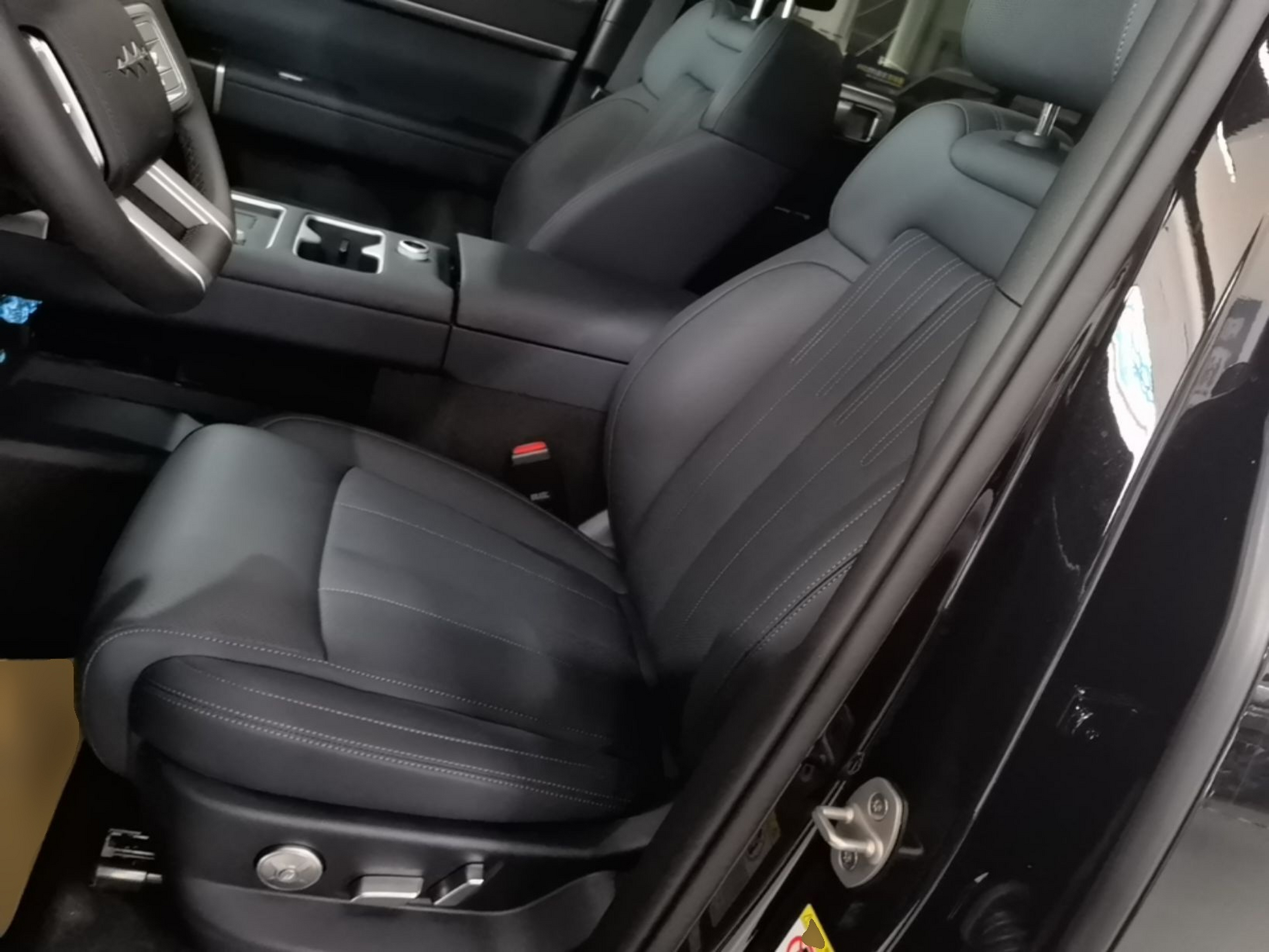 Vordere Reihe im Auto