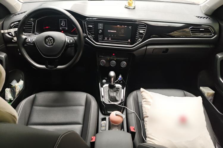 Used Volkswagen T-ROC 2019 280TSI DSG Two-Wheel Drive Comfort Version China VI Standard Center Console