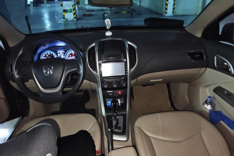 Used Baojun 630 2014 1.5L automatic comfort version
