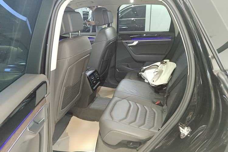 Used Volkswagen Touareg 2022 3.0 TSI Luxury Edition Black Diamond Sport Package Left Rear Seat