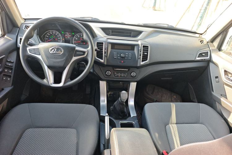 Used Leopaard Q6 2015 2.4L Manual Two-Wheel-Drive Elite Model
