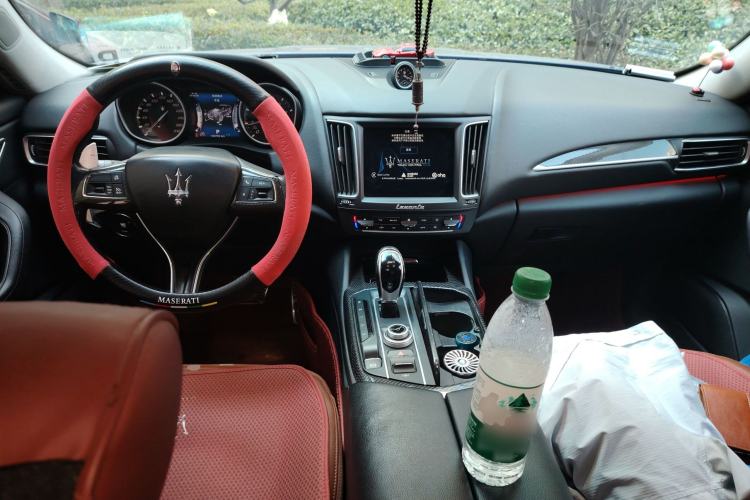 Used Maserati Levante 2016 3.0T Standard Edition Center Console