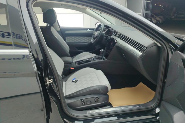 Used Volkswagen Magotan 2023 2 Million Units Limited Edition 330TSI DSG Leading Version