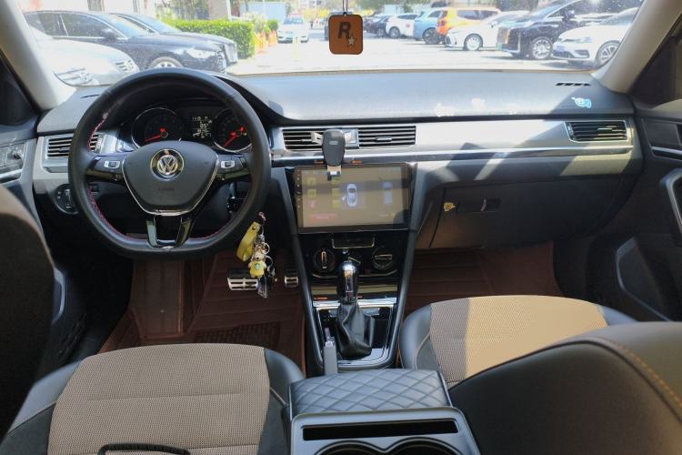Used Volkswagen C-TREK 2017 230TSI DSG Comfort Version Center Console