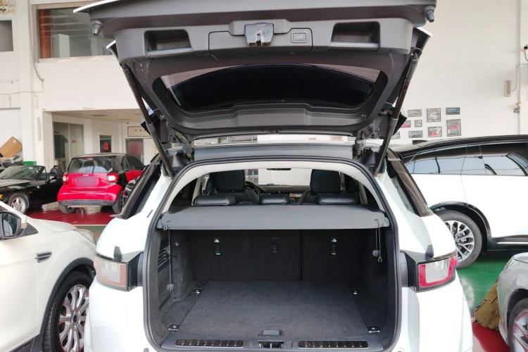 Used Land Rover Range Evoque 2017 2.0T British-Style Prestige Edition Trunk