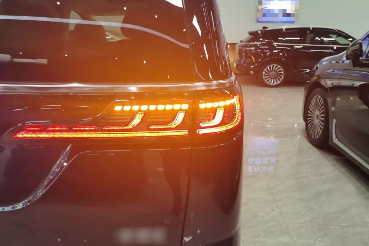 Used VOYAH Dream 2025 EV Four-Wheel Drive Flagship Kunpeng Edition