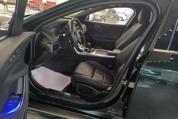 Used Jaguar XEL 2023 2.0T 200 PS R-DYNAMIC Youth Sports Edition
