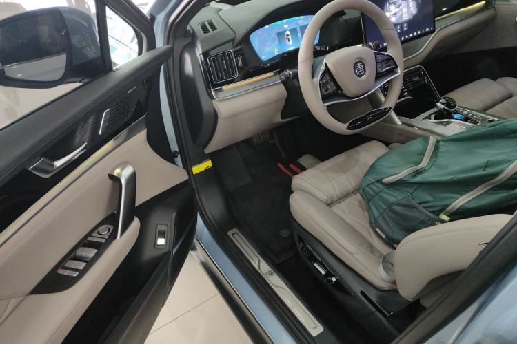 Used BYD Tang New Energy 2024 DM-i Glory Edition 112KM Flagship Model
