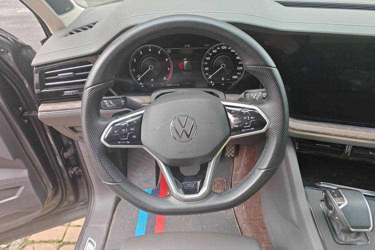 Used Volkswagen Touareg 2022 3.0 TSI Prestige Edition Classic Sport Package Steering Wheel