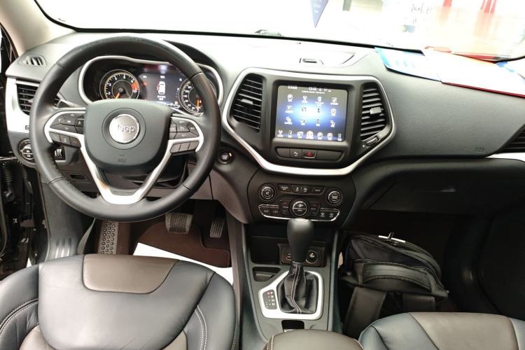 Used Jeep Cherokee 2017 2.0L Superior Edition