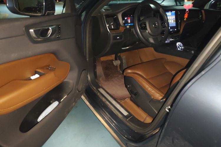 Used Volvo XC60 2024 B5 4x4 Smart Luxury Edition Driver Seat