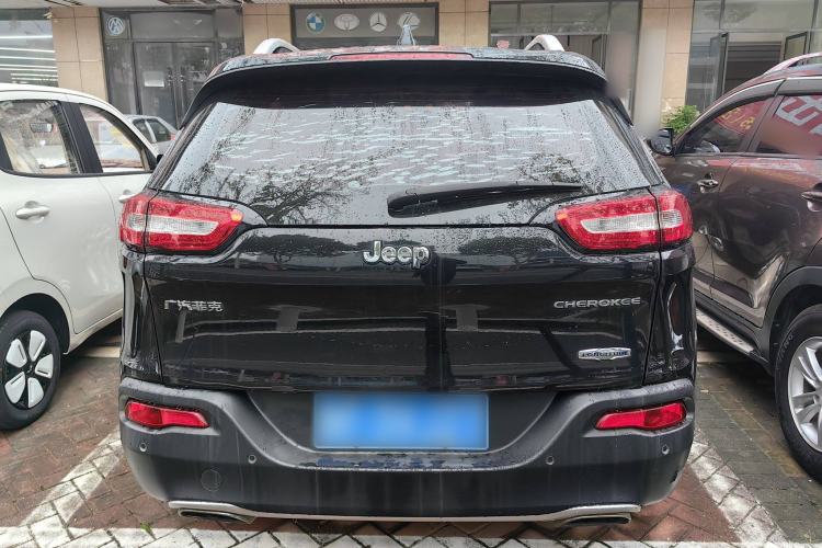 Used Jeep Cherokee 2016 2.4L Leading Edition
