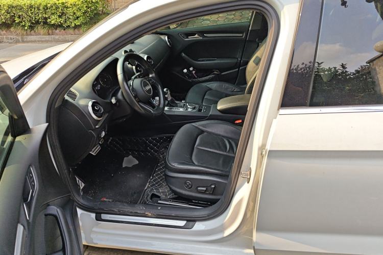 Used Audi A3 2017 Limousine 35 TFSI Style Edition Left Front Seat