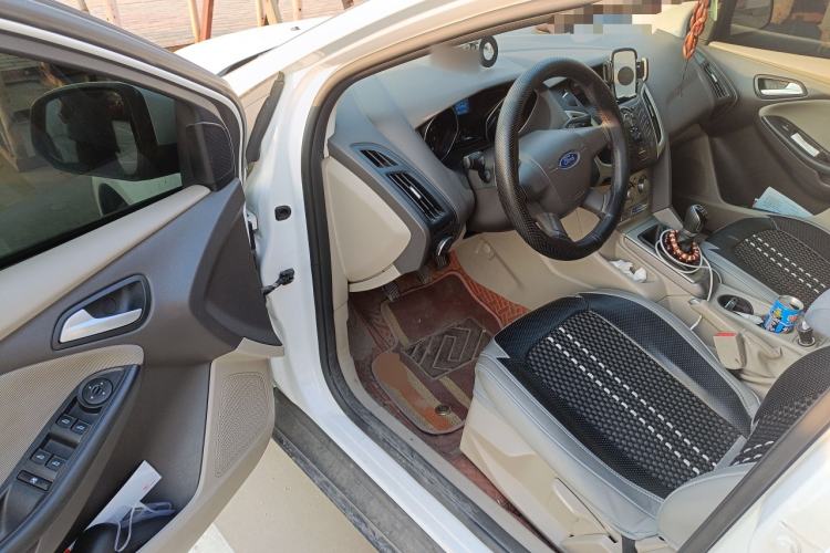 Used Ford Focus 2012 Sedan 1.6L Manual Comfort Model
