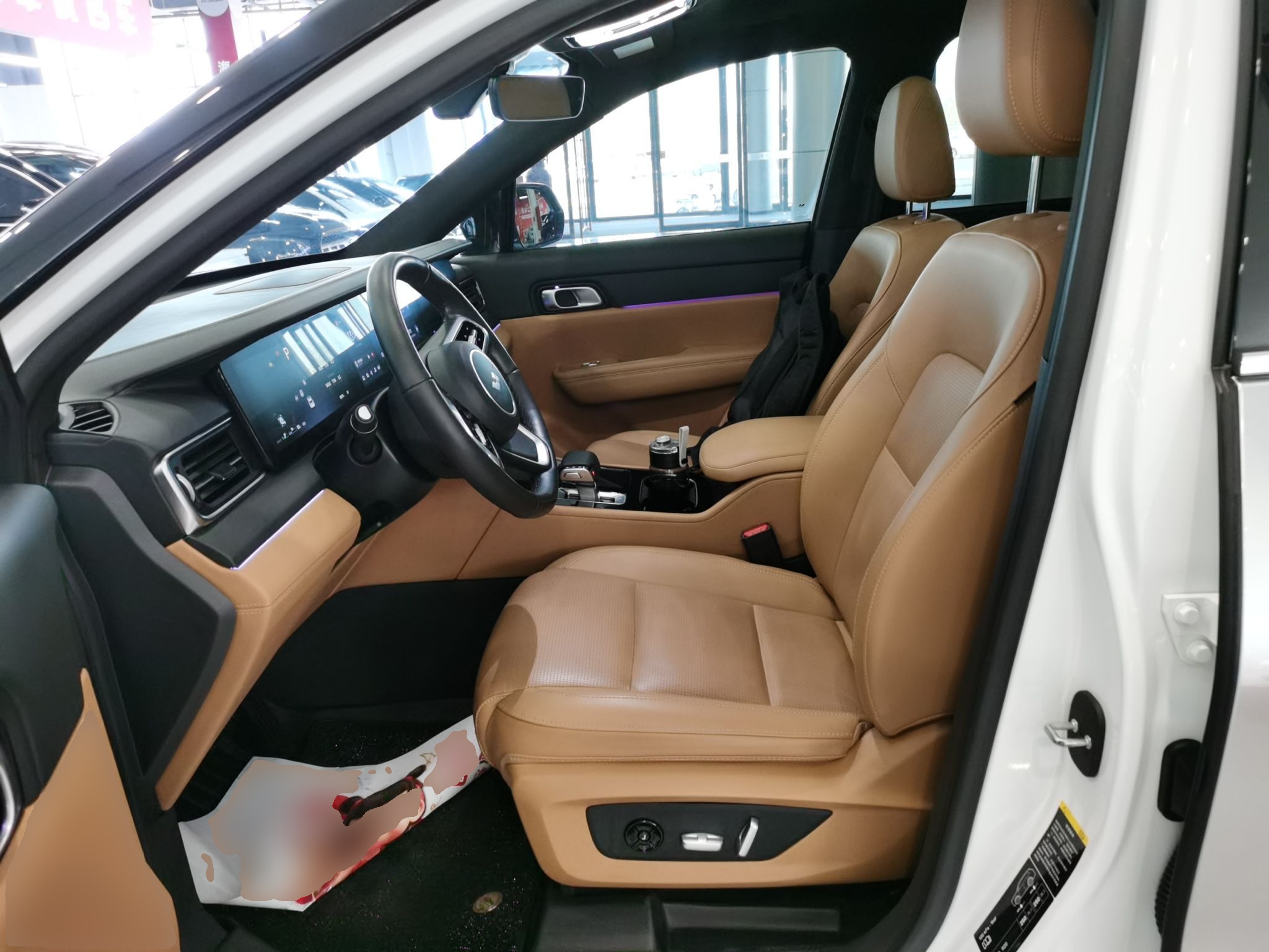 المقاعد الأمامية داخل السيارة