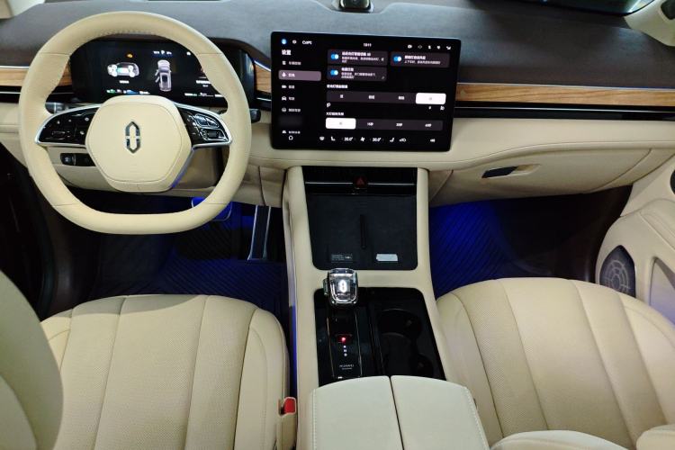 Used Hima AITO M7 2024 1.5T Four-Wheel Drive Plus Version 5 Seats Center Console