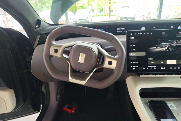 Used Avatr 12 2024 700 Three-Laser Rear-Wheel Drive Luxury Edition Steering Wheel