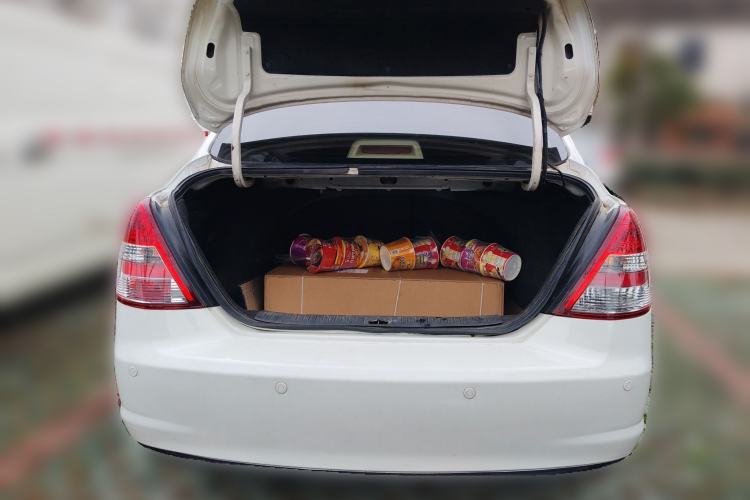 Used Nissan Tiida Sedan 2008 1.6L Manual Smart Version Trunk