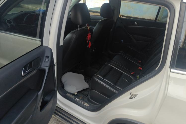 Used Volkswagen Tiguan 2015 1.8TSI Automatic All-Wheel-Drive Luxury Model Left Rear Seat