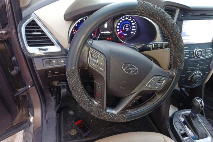 Used Hyundai Santa Fe 2015 2.0T Automatic All-Wheel Drive Smart Version 5 Seats Steering Wheel