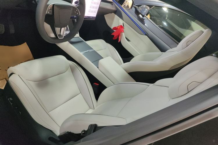 Used Tesla Model Y L 2025 Model Long-Range All-Wheel-Drive Version