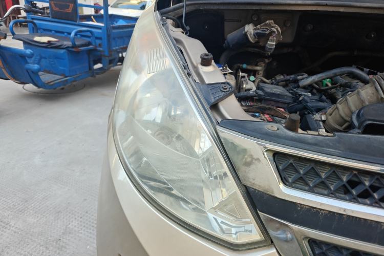 Used Wuling Rongguang V 2016 1.5L Standard Version Right Front Headlight