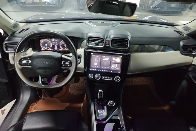 Used Lynk & Co 02 2022 2.0T DCT Shine Pro Center Console