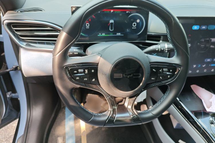 Used BYD Seal 2022 550 km Standard Range Rear-Wheel Drive Prestige Version Steering Wheel