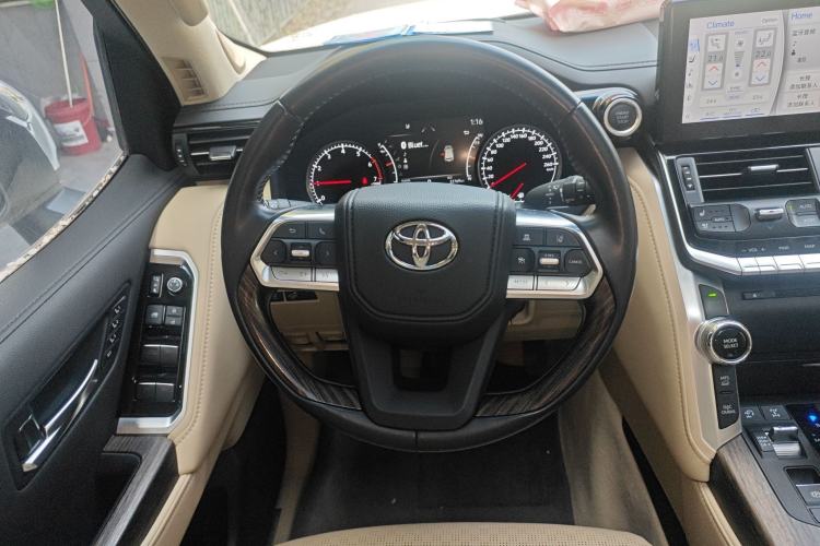 Used Toyota Land Cruiser 
