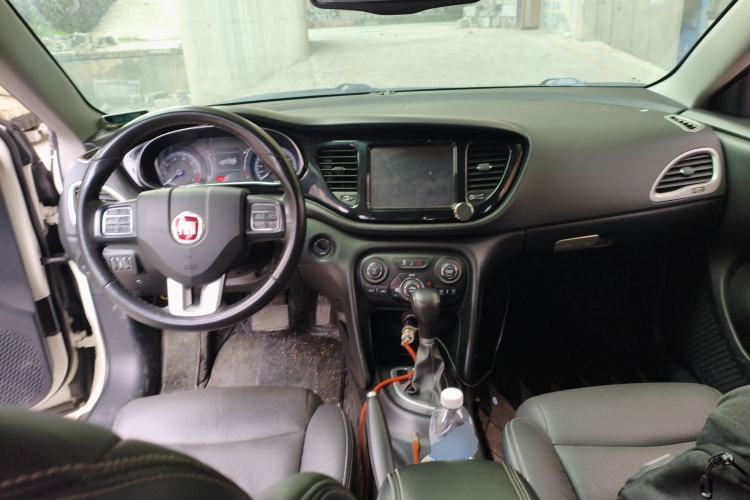 Used Fiat Viaggio 2012 1.4T Automatic Luxury Edition Center Console