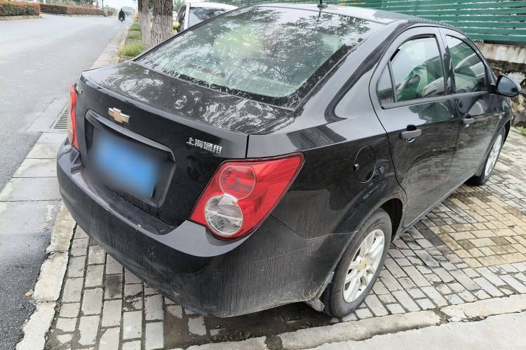 Used Chevrolet Aveo Sonic 2011 Sedan 1.4L MT SL
