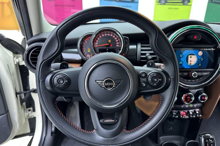 Used MINI 2018 2.0T COOPER S Classic Edition Five-Door Version Steering Wheel