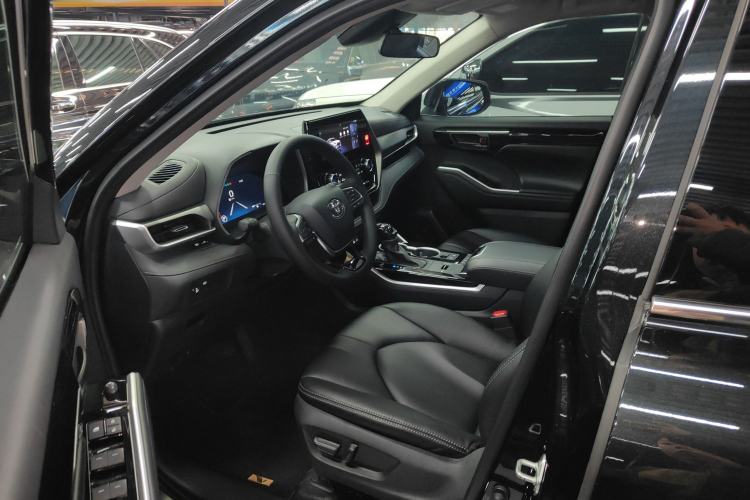 Used Toyota Highlander 2024 2.5L Smart e-Power Dual-Motor All-Wheel-Drive Elite Version – 7 Seats Left Front Seat