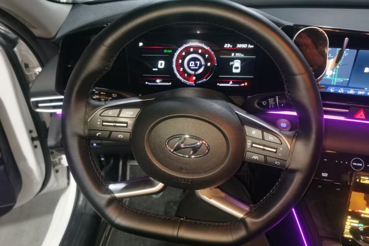 Used Hyundai Elantra 2022 1.5L CVT LUX Prestige Edition Steering Wheel