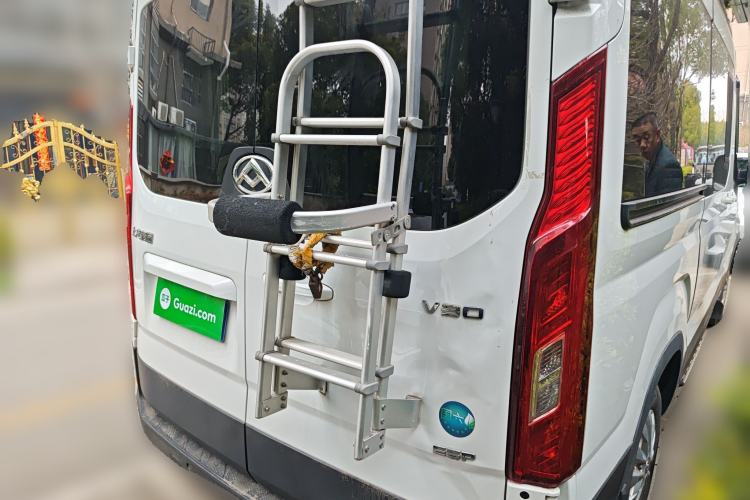 Used SAIC MAXUS Xintu V90 2022 2.0T Manual Zhiyun King Rear-Drive Long Wheelbase High-Roof with Single Rear Tire—6/7 Seats