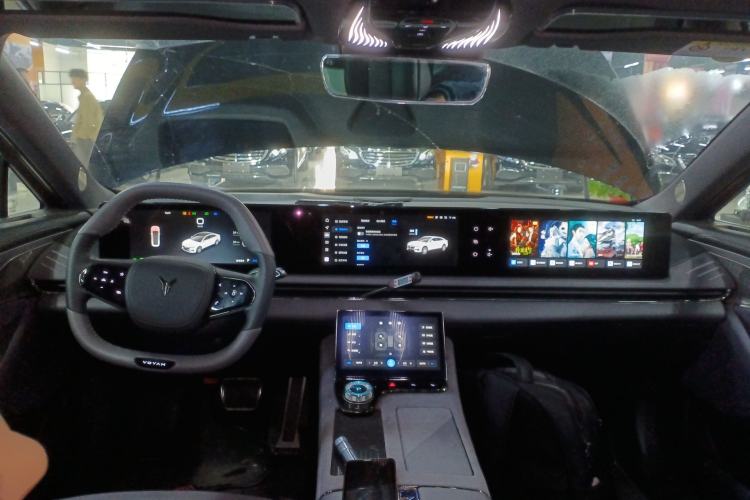 Used VOYAH PASSION 2024 PHEV Four-Wheel Drive Ultra-Long Range Flagship Model
