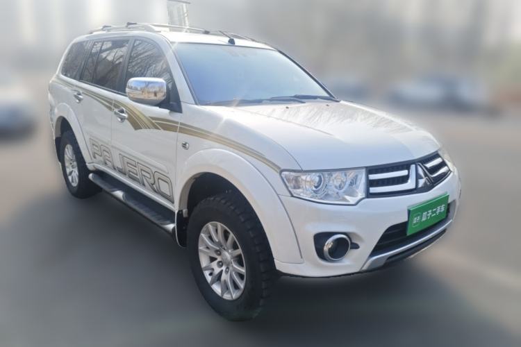 Used Mitsubishi Pajero Sport 2013 3.0L Automatic 4x4 Flagship Edition Front Right 45 Deg
