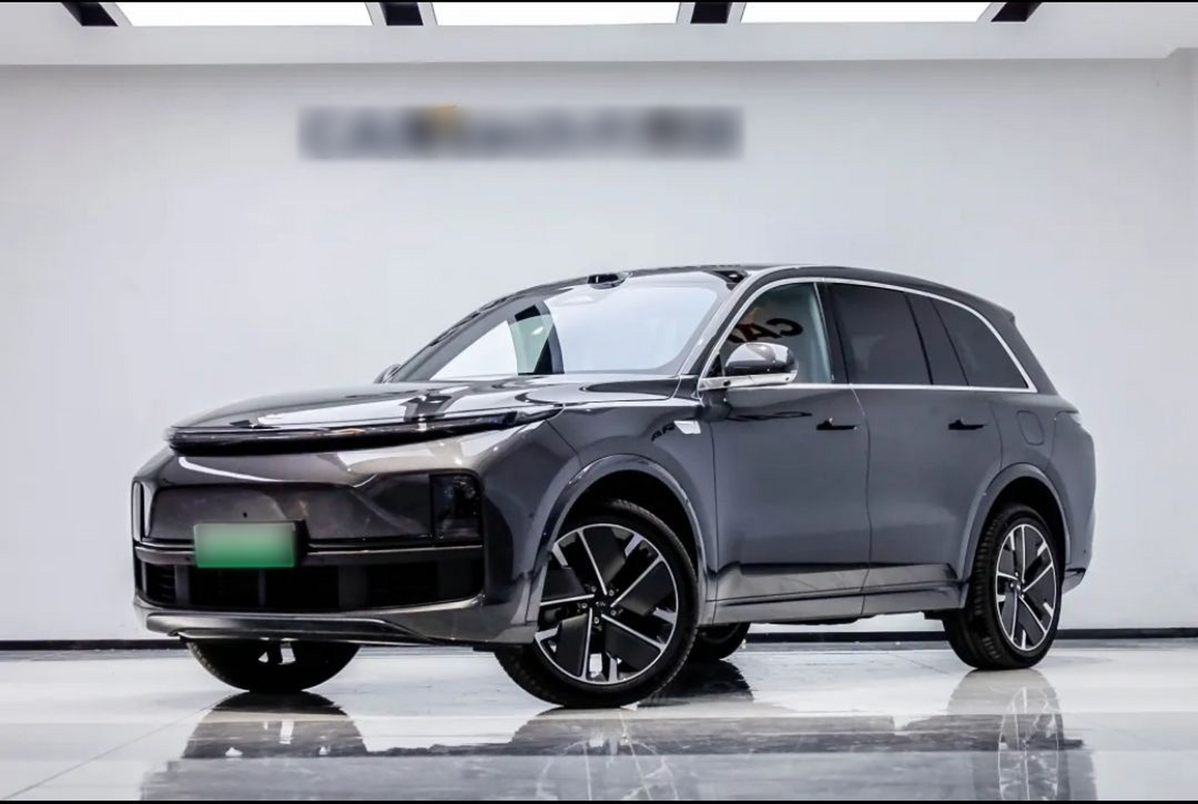 Unter der Vorderseite des Autos