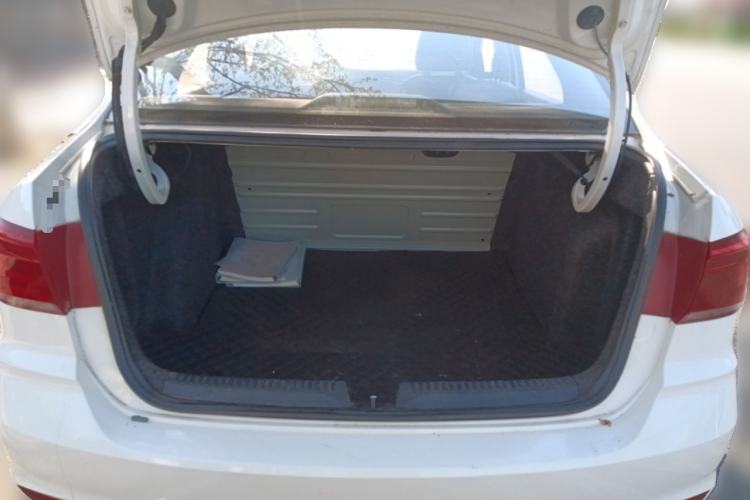 Used Volkswagen Santana 2016 1.6L Manual Fashion Edition Trunk