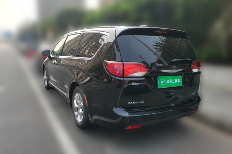 Used Chrysler Grand Voyager 2017 3.6L Premium Edition Rear Left 45 Deg