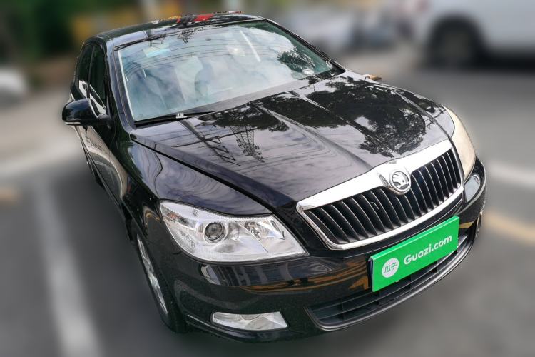 Used Skoda Octavia 2014 1.6L Automatic Yijie Edition Front Right 45 Deg