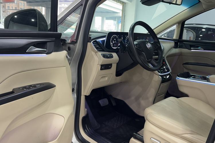 Used Buick GL8 2022 ES Landtrek 653T Luxury Edition